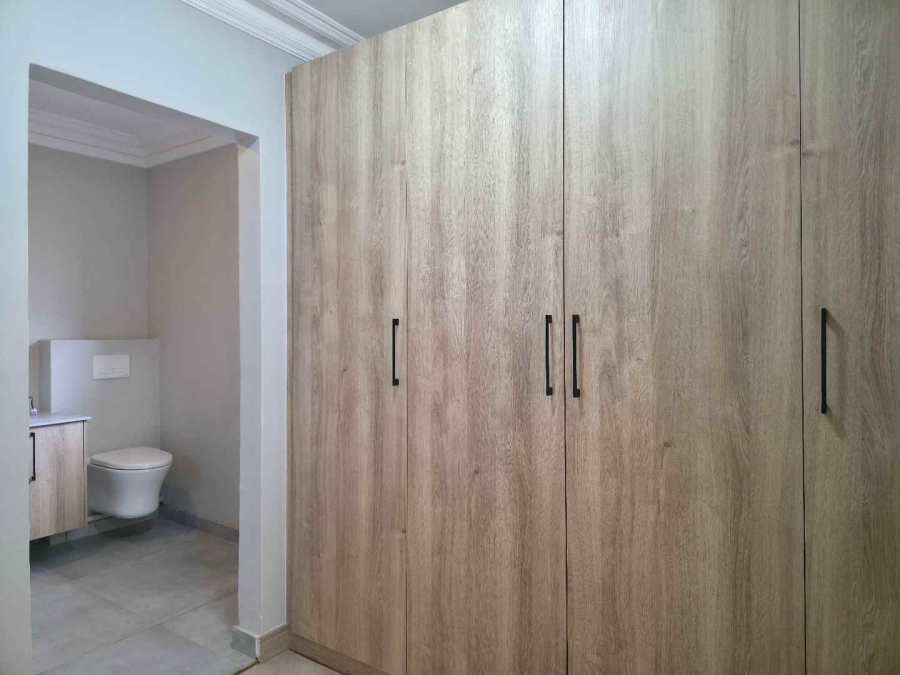 5 Bedroom Property for Sale in Plattekloof Western Cape